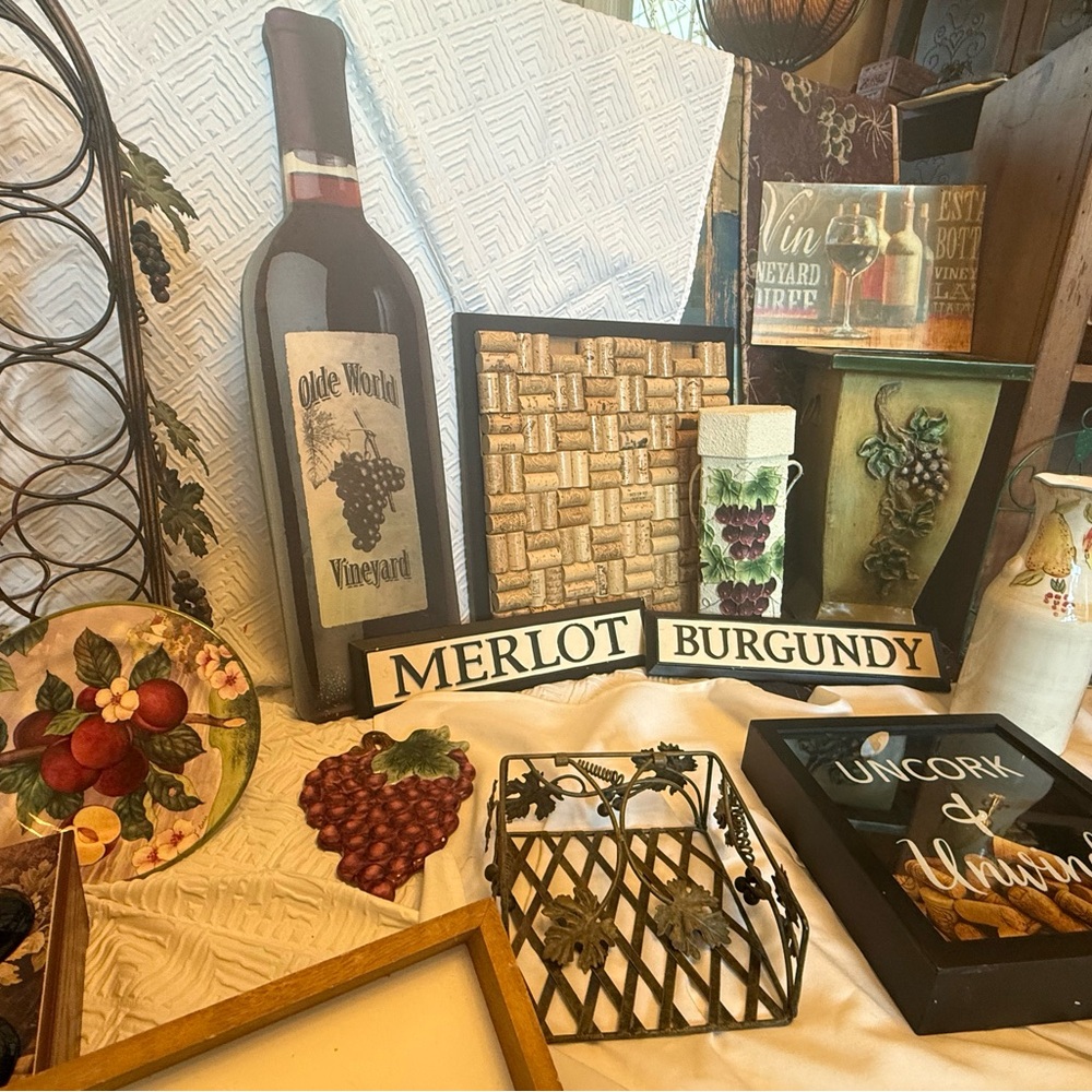 Vintage Wine Decor Collection!! - Picture 9 of 16